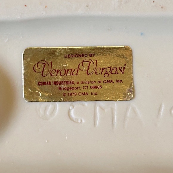 Vintage Verona Vergasi 1979 CMA Girl with a puppy Ceramic Figurine Candle Holder - Picture 7 of 9